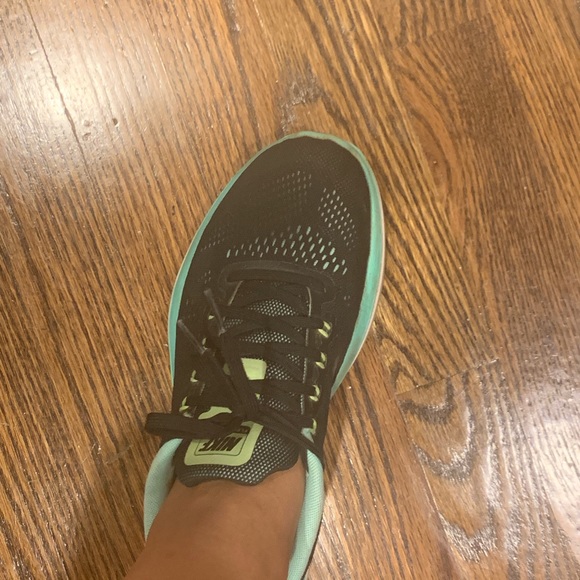 Nike running shoes in excellent condition - Picture 2 of 2